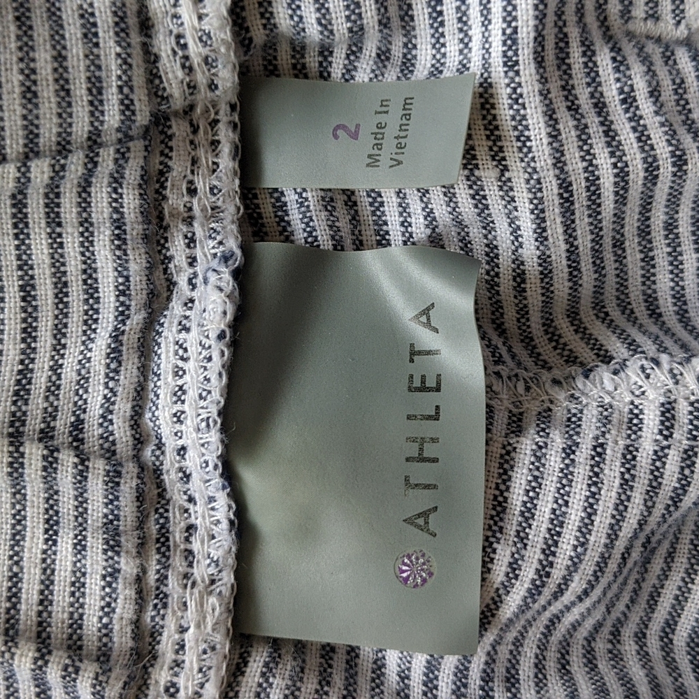 Size 2 Athleta Striped Linen Shorts - Picture 4 of 6
